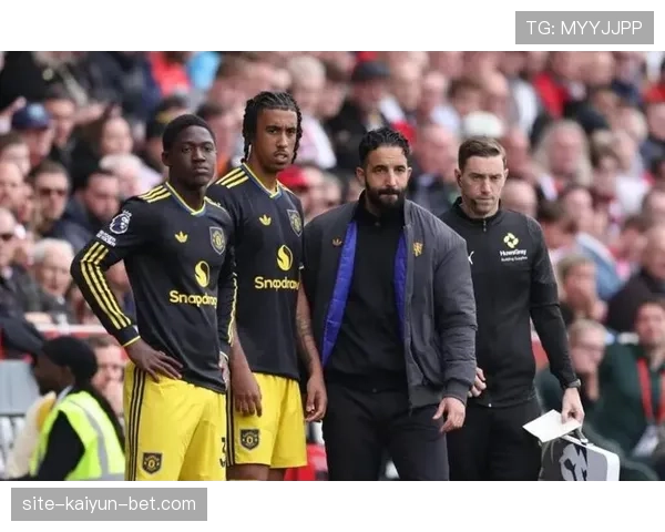 曼联防线问题暴露，对赛季走势造成影响